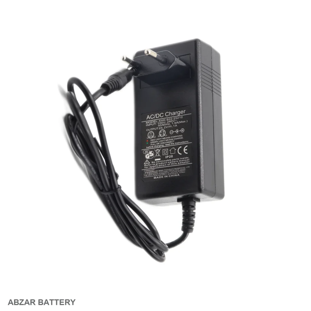 شارژر باتری لیتیوم یون 25.2 ولت 1آمپر 25.2 V برای شارژ باتری لیتیوم‌یون سازگار