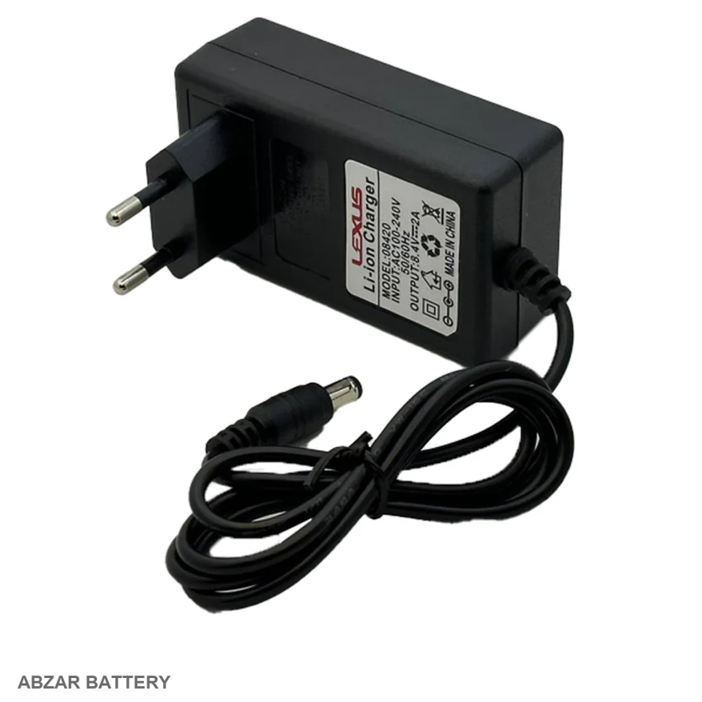 شارژر 8.4 ولت 3 آمپر 8.4 V برای شارژ باتری لیتیوم‌یون سازگار